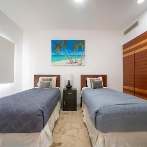 Beachfront Penthouse With 3 Bedrooms & Ocean View - Nubes Holiday home